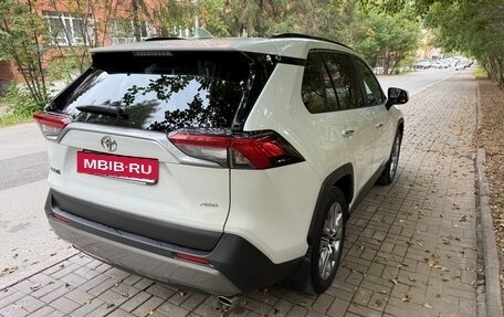 Toyota RAV4, 2019 год, 3 000 000 рублей, 4 фотография