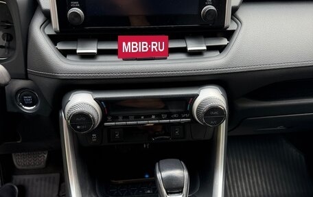 Toyota RAV4, 2019 год, 3 000 000 рублей, 6 фотография