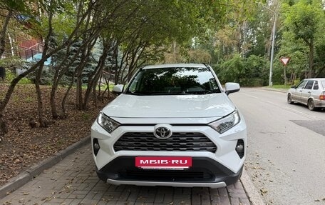 Toyota RAV4, 2019 год, 3 000 000 рублей, 2 фотография