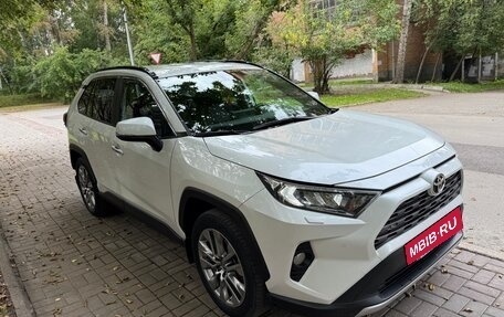 Toyota RAV4, 2019 год, 3 000 000 рублей, 3 фотография