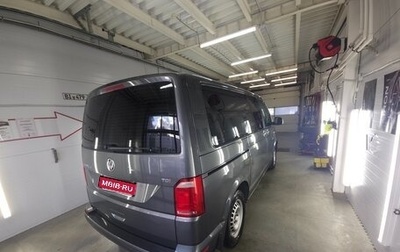 Volkswagen Caravelle T6 рестайлинг, 2016 год, 2 350 000 рублей, 1 фотография