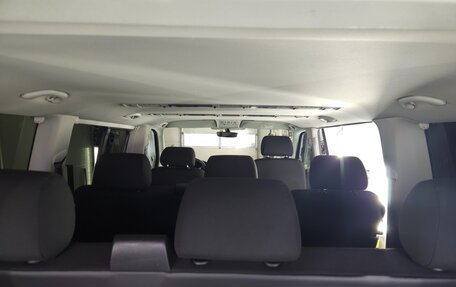 Volkswagen Caravelle T6 рестайлинг, 2016 год, 2 350 000 рублей, 5 фотография