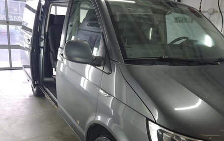 Volkswagen Caravelle T6 рестайлинг, 2016 год, 2 350 000 рублей, 7 фотография
