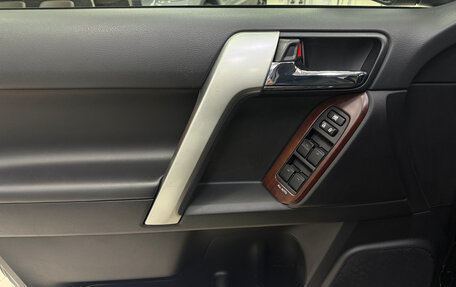 Toyota Land Cruiser Prado 150 рестайлинг 2, 2016 год, 3 999 000 рублей, 12 фотография