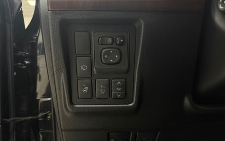 Toyota Land Cruiser Prado 150 рестайлинг 2, 2016 год, 3 999 000 рублей, 13 фотография