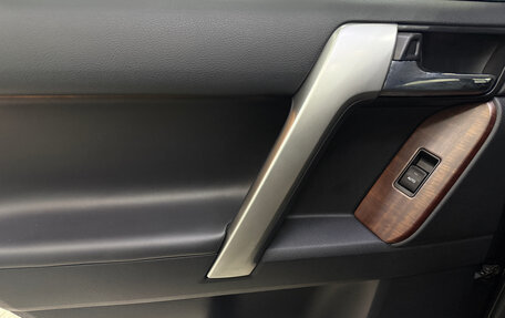 Toyota Land Cruiser Prado 150 рестайлинг 2, 2016 год, 3 999 000 рублей, 29 фотография