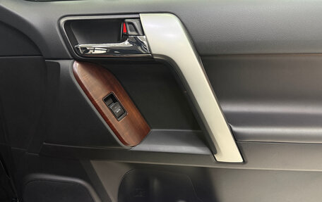 Toyota Land Cruiser Prado 150 рестайлинг 2, 2016 год, 3 999 000 рублей, 40 фотография