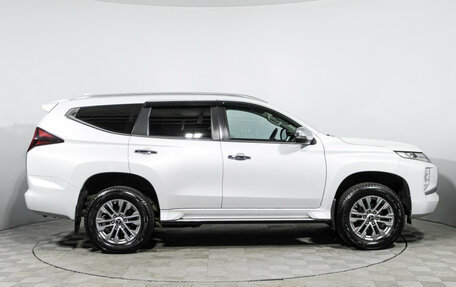 Mitsubishi Pajero Sport III рестайлинг, 2020 год, 3 800 000 рублей, 4 фотография