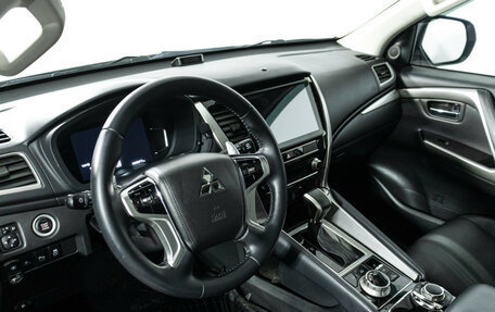 Mitsubishi Pajero Sport III рестайлинг, 2020 год, 3 800 000 рублей, 11 фотография