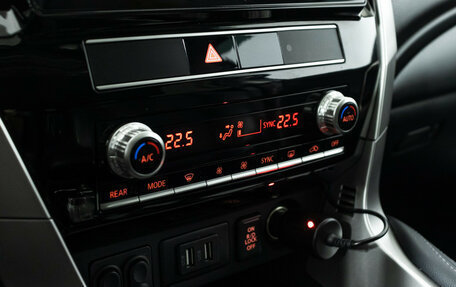 Mitsubishi Pajero Sport III рестайлинг, 2020 год, 3 800 000 рублей, 19 фотография