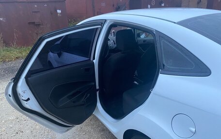 Ford Fiesta, 2015 год, 890 000 рублей, 2 фотография