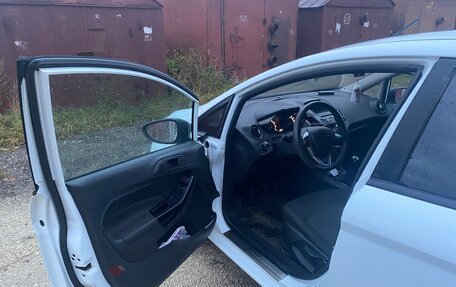 Ford Fiesta, 2015 год, 890 000 рублей, 3 фотография