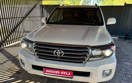 Toyota Land Cruiser 200, 2015 год, 4 070 000 рублей, 1 фотография