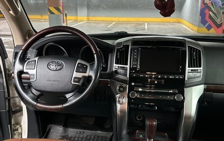 Toyota Land Cruiser 200, 2015 год, 4 070 000 рублей, 9 фотография