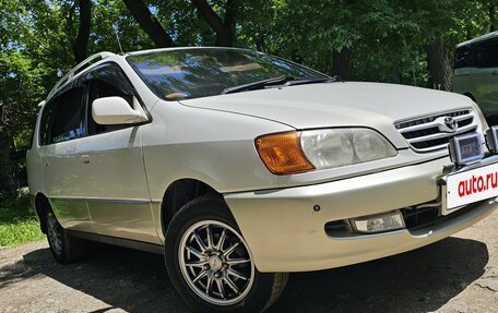 Toyota Ipsum II, 1998 год, 490 000 рублей, 2 фотография