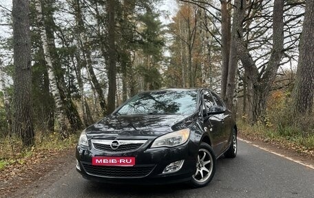 Opel Astra J, 2011 год, 600 000 рублей, 1 фотография