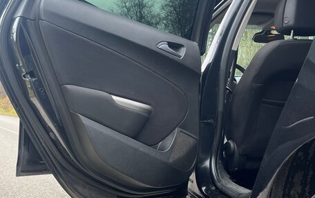 Opel Astra J, 2011 год, 600 000 рублей, 11 фотография