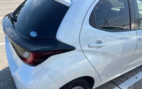 Toyota Yaris, 2022 год, 890 000 рублей, 9 фотография