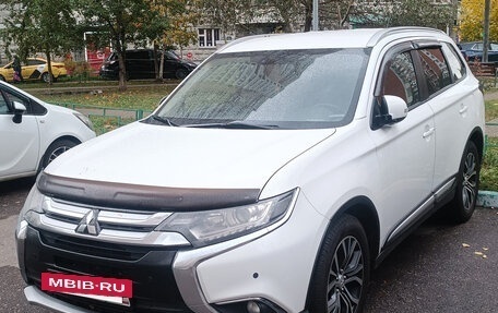 Mitsubishi Outlander III рестайлинг 3, 2016 год, 1 550 000 рублей, 3 фотография