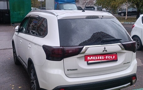 Mitsubishi Outlander III рестайлинг 3, 2016 год, 1 550 000 рублей, 2 фотография