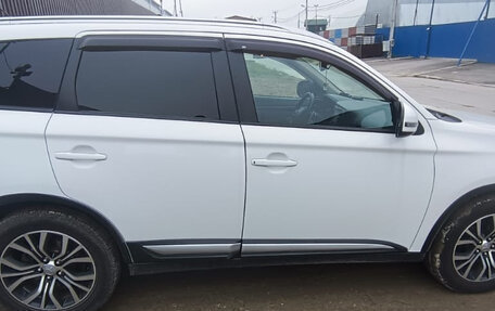 Mitsubishi Outlander III рестайлинг 3, 2016 год, 1 550 000 рублей, 12 фотография