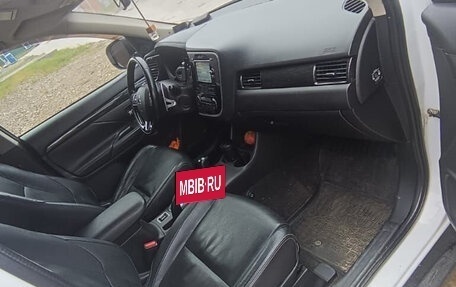 Mitsubishi Outlander III рестайлинг 3, 2016 год, 1 550 000 рублей, 8 фотография