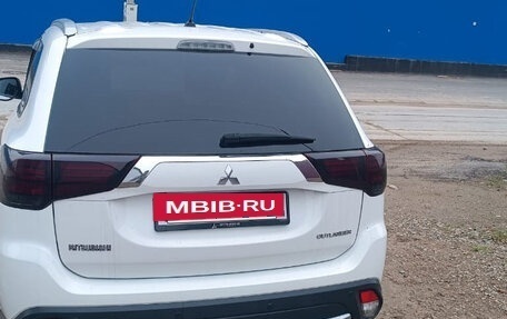 Mitsubishi Outlander III рестайлинг 3, 2016 год, 1 550 000 рублей, 15 фотография