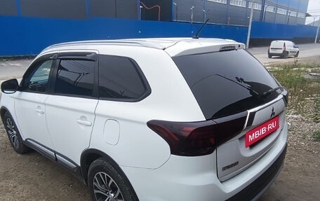 Mitsubishi Outlander III рестайлинг 3, 2016 год, 1 550 000 рублей, 10 фотография