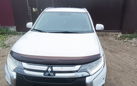 Mitsubishi Outlander III рестайлинг 3, 2016 год, 1 550 000 рублей, 11 фотография