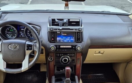 Toyota Land Cruiser Prado 150 рестайлинг 2, 2015 год, 3 350 000 рублей, 12 фотография