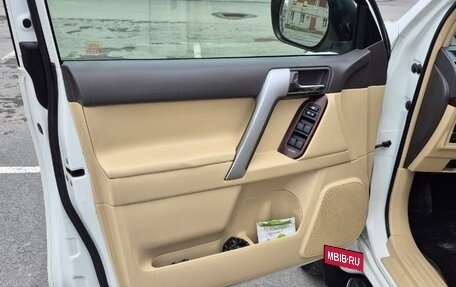 Toyota Land Cruiser Prado 150 рестайлинг 2, 2015 год, 3 350 000 рублей, 9 фотография