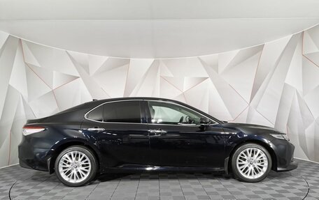 Toyota Camry, 2018 год, 2 695 000 рублей, 6 фотография