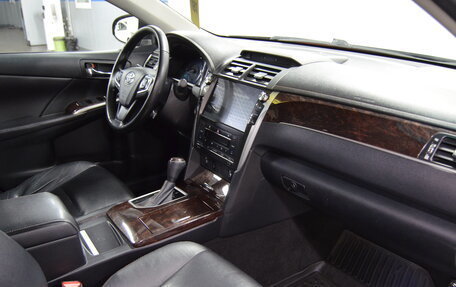 Toyota Camry, 2017 год, 1 750 000 рублей, 18 фотография