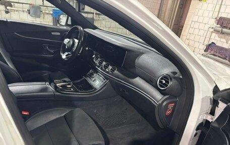 Mercedes-Benz E-Класс, 2019 год, 1 850 000 рублей, 10 фотография