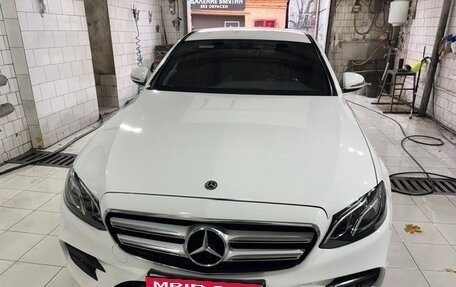 Mercedes-Benz E-Класс, 2019 год, 1 850 000 рублей, 3 фотография