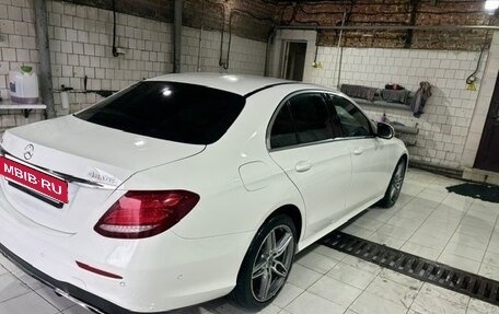 Mercedes-Benz E-Класс, 2019 год, 1 850 000 рублей, 7 фотография