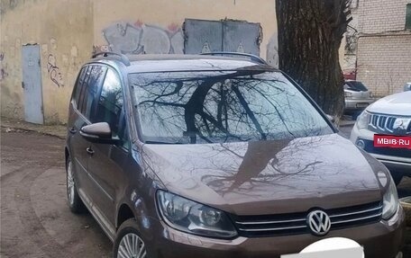 Volkswagen Touran III, 2011 год, 999 000 рублей, 1 фотография