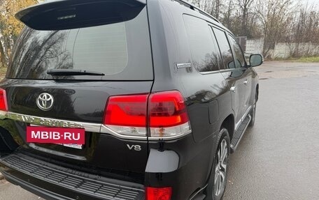 Toyota Land Cruiser 200, 2017 год, 7 000 000 рублей, 3 фотография