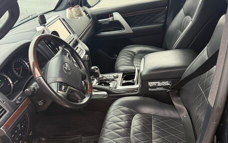 Toyota Land Cruiser 200, 2017 год, 7 000 000 рублей, 5 фотография