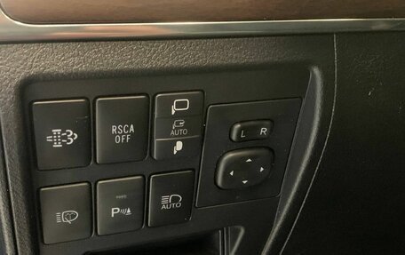 Toyota Land Cruiser 200, 2019 год, 7 800 000 рублей, 20 фотография
