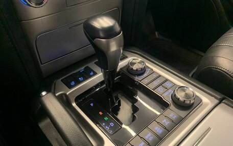 Toyota Land Cruiser 200, 2019 год, 7 800 000 рублей, 26 фотография