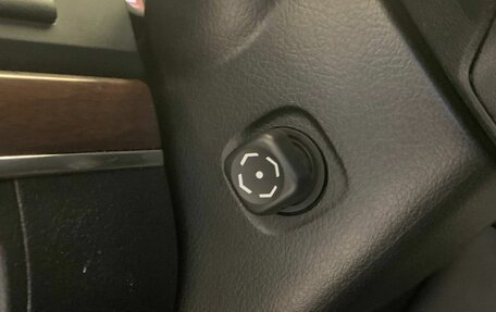 Toyota Land Cruiser 200, 2019 год, 7 800 000 рублей, 27 фотография