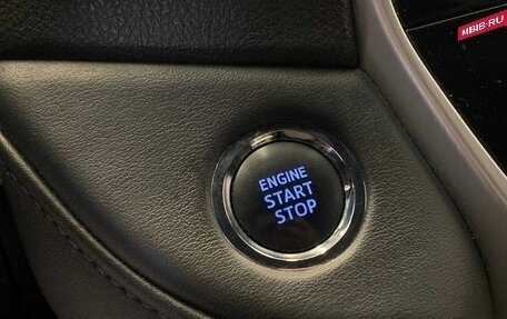Toyota Land Cruiser 200, 2019 год, 7 800 000 рублей, 28 фотография