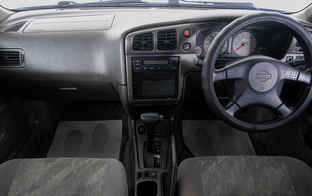 Nissan Avenir II, 2000 год, 569 000 рублей, 14 фотография