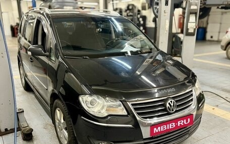 Volkswagen Touran III, 2008 год, 599 000 рублей, 2 фотография