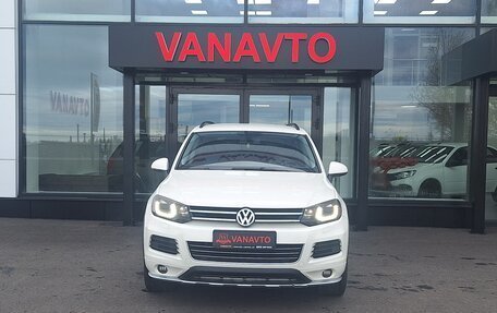 Volkswagen Touareg III, 2011 год, 1 650 000 рублей, 2 фотография