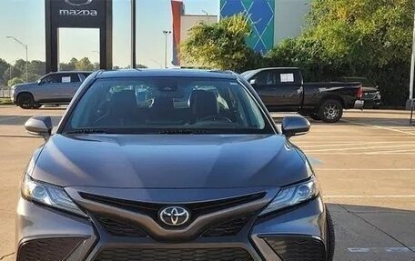 Toyota Camry, 2022 год, 3 080 000 рублей, 2 фотография