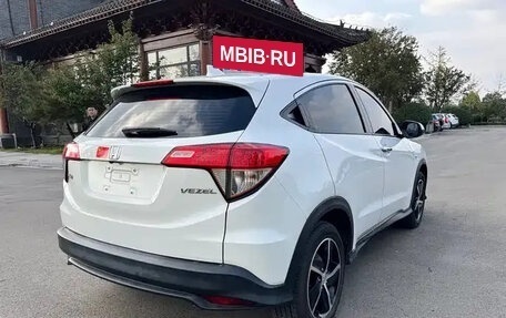 Honda Vezel, 2022 год, 2 320 000 рублей, 5 фотография