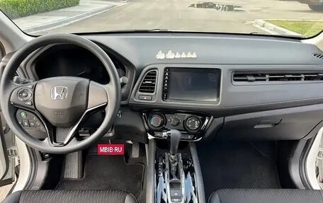 Honda Vezel, 2022 год, 2 320 000 рублей, 8 фотография