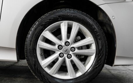 Toyota Prius IV XW50, 2017 год, 1 800 000 рублей, 17 фотография